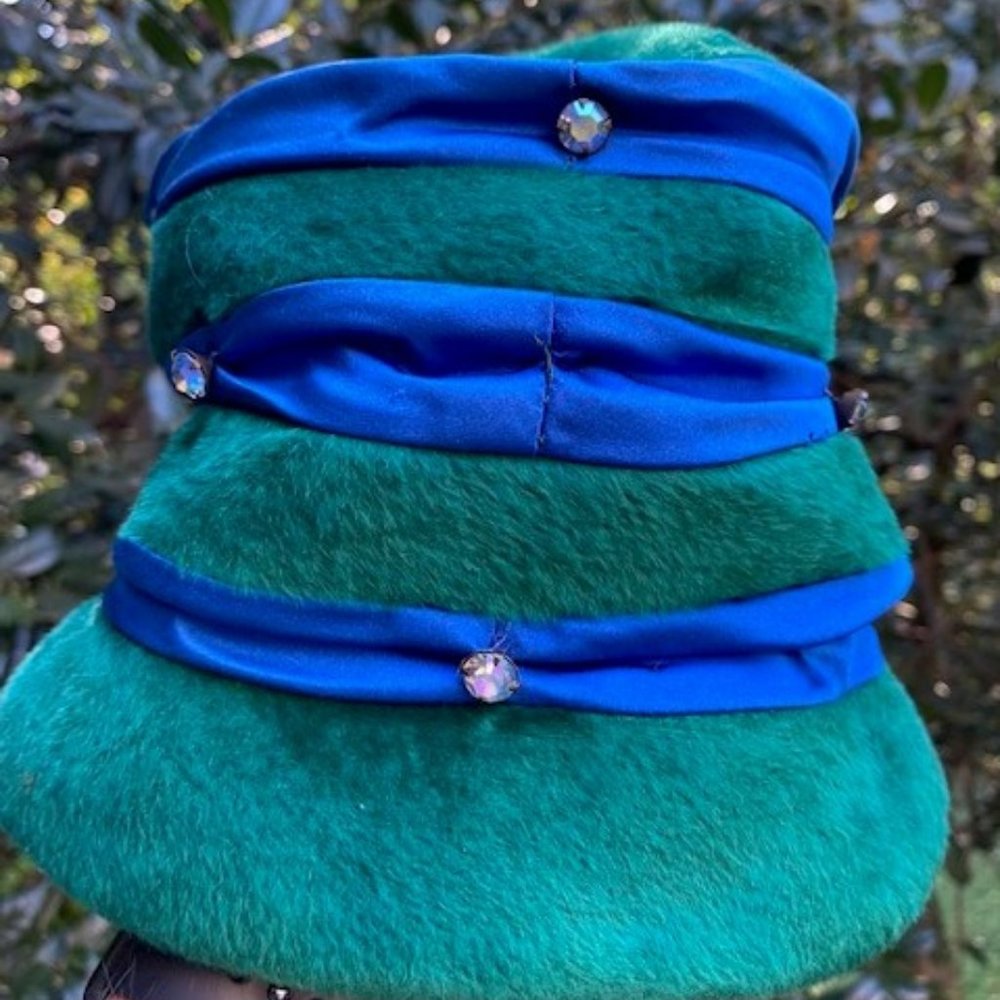 VTG LYNDA Green Crushed Velvet and Blue Satin Striped HAT_3